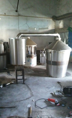 小型釀酒設備商用白酒鍋小作房蒸酒機器200斤100斤300斤投料